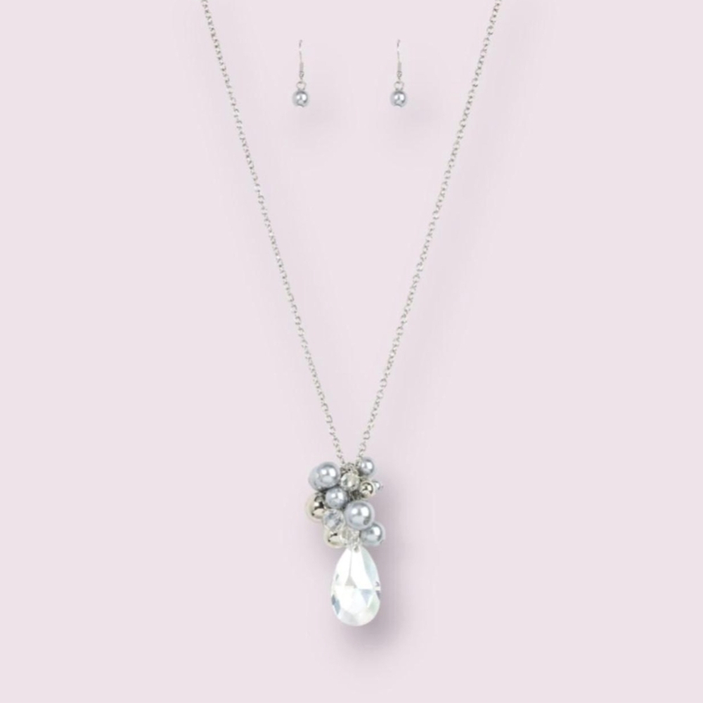 Vintage Paparazzi Silver and White Necklace Set